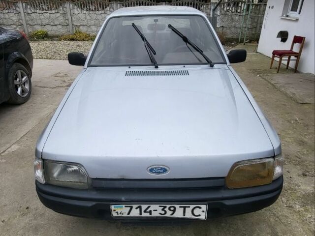 Серый Форд Орион, объемом двигателя 1.6 л и пробегом 45 тыс. км за 750 $, фото 1 на Automoto.ua