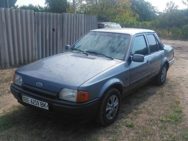 Серый Форд Орион, объемом двигателя 1.6 л и пробегом 400 тыс. км за 400 $, фото 1 на Automoto.ua