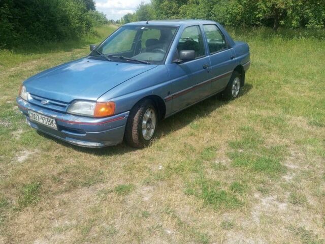 Синий Форд Орион, объемом двигателя 1.4 л и пробегом 300 тыс. км за 570 $, фото 1 на Automoto.ua