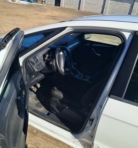 Белый Форд С-Макс, объемом двигателя 2 л и пробегом 344 тыс. км за 6900 $, фото 1 на Automoto.ua