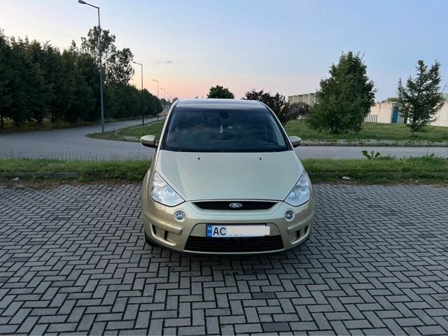 Бежевый Форд С-Макс, объемом двигателя 1.8 л и пробегом 320 тыс. км за 4800 $, фото 1 на Automoto.ua