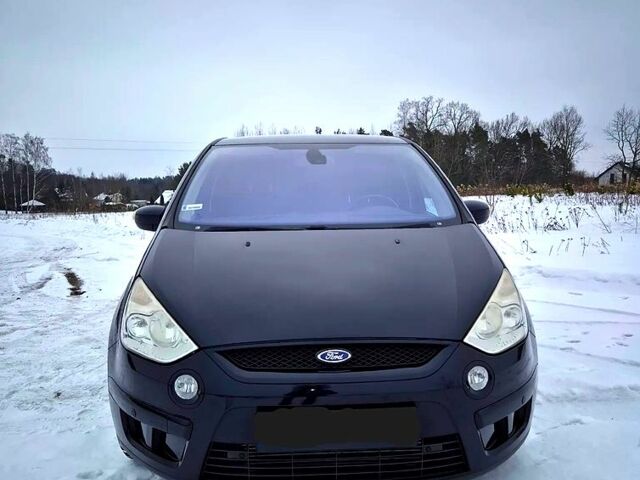 Черный Форд С-Макс, объемом двигателя 2 л и пробегом 300 тыс. км за 5000 $, фото 1 на Automoto.ua