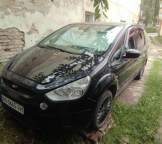 Черный Форд С-Макс, объемом двигателя 2 л и пробегом 370 тыс. км за 7000 $, фото 1 на Automoto.ua