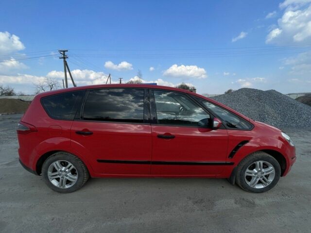 Красный Форд С-Макс, объемом двигателя 2 л и пробегом 195 тыс. км за 8300 $, фото 1 на Automoto.ua