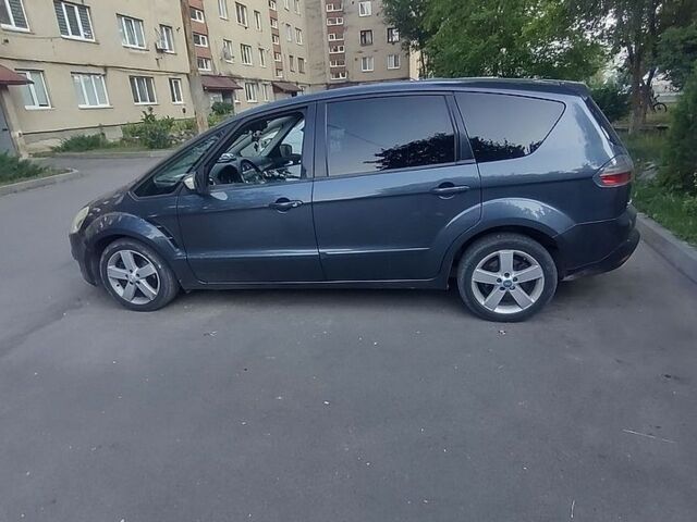 Сірий Форд С-Макс, об'ємом двигуна 2 л та пробігом 360 тис. км за 7500 $, фото 1 на Automoto.ua