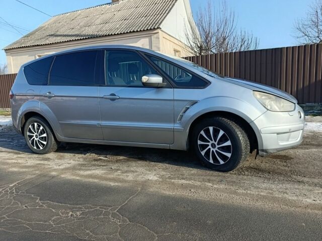 Серый Форд С-Макс, объемом двигателя 2 л и пробегом 350 тыс. км за 2599 $, фото 1 на Automoto.ua