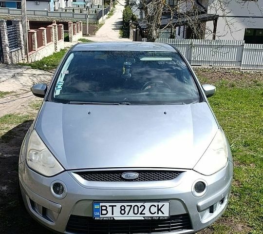 Серый Форд С-Макс, объемом двигателя 1.8 л и пробегом 273 тыс. км за 5413 $, фото 1 на Automoto.ua