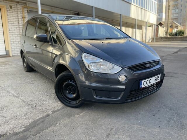 Сірий Форд С-Макс, об'ємом двигуна 2 л та пробігом 200 тис. км за 2700 $, фото 1 на Automoto.ua