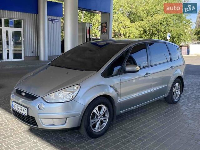 Сірий Форд С-Макс, об'ємом двигуна 2 л та пробігом 432 тис. км за 5999 $, фото 1 на Automoto.ua