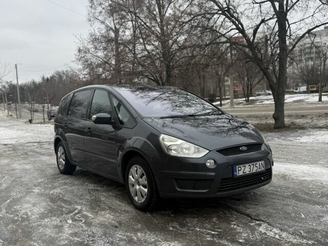 Серый Форд С-Макс, объемом двигателя 1.8 л и пробегом 400 тыс. км за 3450 $, фото 1 на Automoto.ua