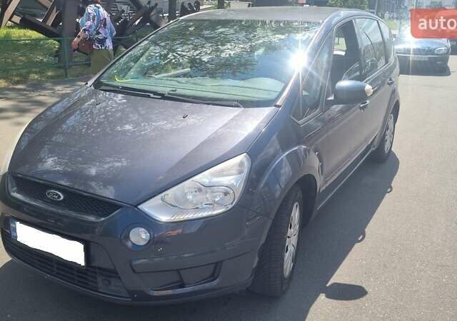Серый Форд С-Макс, объемом двигателя 2 л и пробегом 169 тыс. км за 7670 $, фото 1 на Automoto.ua