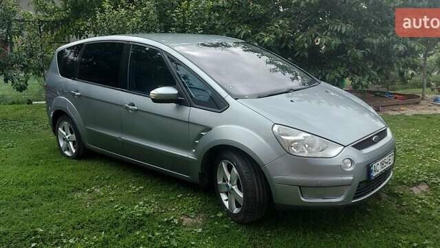 Серый Форд С-Макс, объемом двигателя 2 л и пробегом 340 тыс. км за 9000 $, фото 1 на Automoto.ua