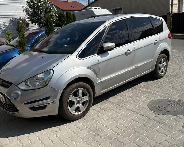 Серый Форд С-Макс, объемом двигателя 2 л и пробегом 250 тыс. км за 4000 $, фото 1 на Automoto.ua