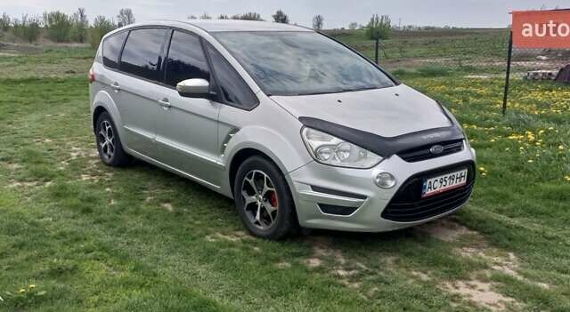 Серый Форд С-Макс, объемом двигателя 2 л и пробегом 203 тыс. км за 9000 $, фото 1 на Automoto.ua