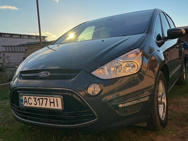 Сірий Форд С-Макс, об'ємом двигуна 2 л та пробігом 304 тис. км за 8000 $, фото 1 на Automoto.ua