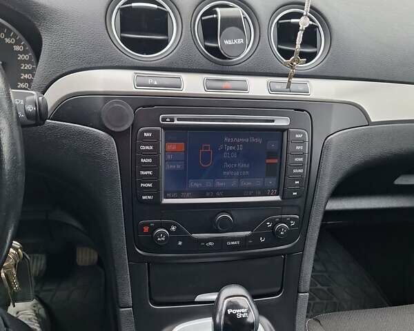 Сірий Форд С-Макс, об'ємом двигуна 2 л та пробігом 221 тис. км за 9200 $, фото 1 на Automoto.ua