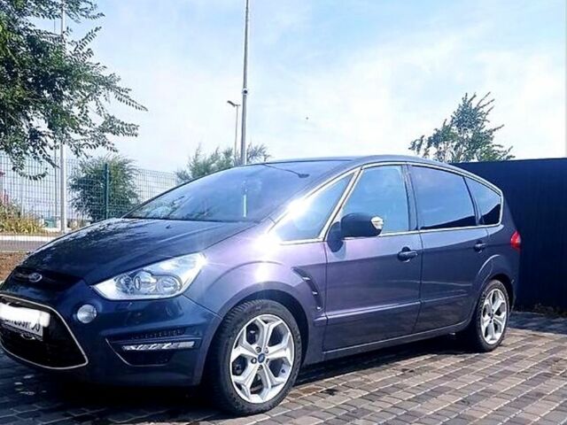 Серый Форд С-Макс, объемом двигателя 2 л и пробегом 21900 тыс. км за 10000 $, фото 1 на Automoto.ua