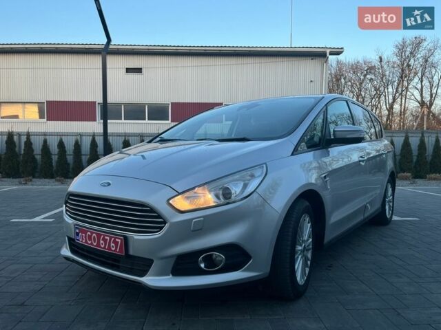 Серый Форд С-Макс, объемом двигателя 2 л и пробегом 204 тыс. км за 12000 $, фото 1 на Automoto.ua