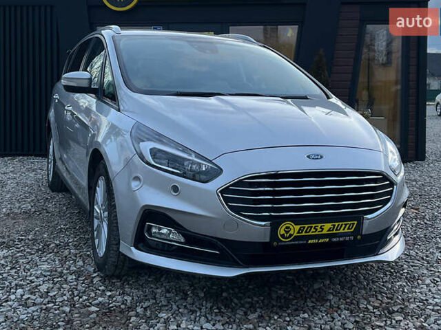 Серый Форд С-Макс, объемом двигателя 2 л и пробегом 158 тыс. км за 15000 $, фото 1 на Automoto.ua