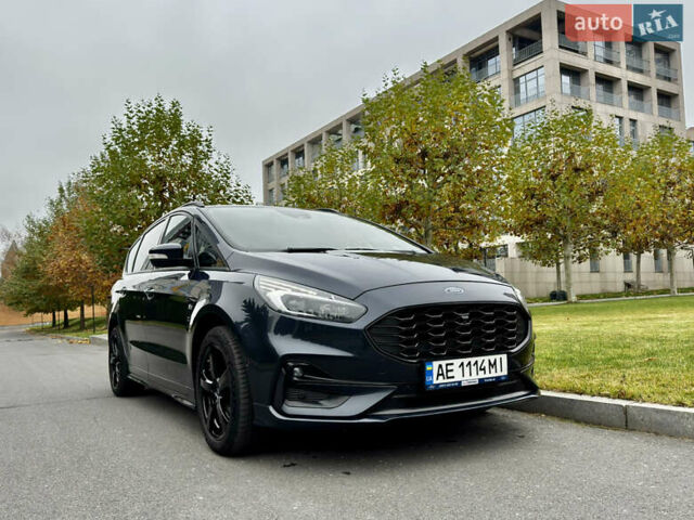 Серый Форд С-Макс, объемом двигателя 2 л и пробегом 77 тыс. км за 25000 $, фото 1 на Automoto.ua