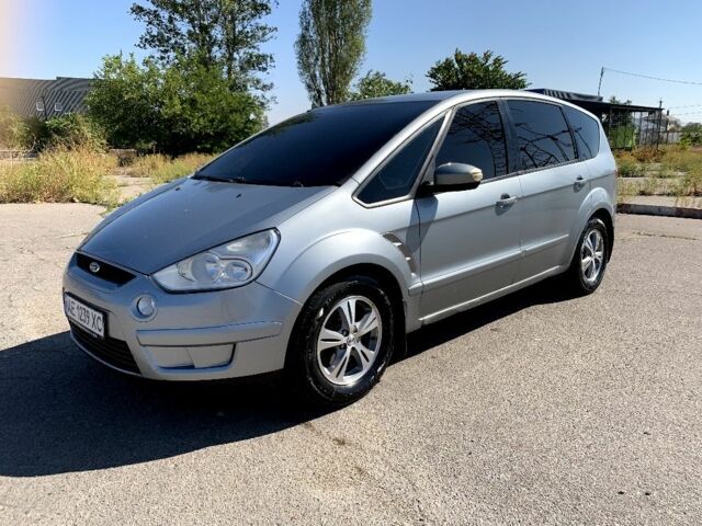 Форд С-Макс 2008 в Николаеве на Automoto.ua Серый Форд С-Макс, объемом двигателя 2 л и пробегом 400 тыс. км за 6000 $, фото 1 на Automoto.ua