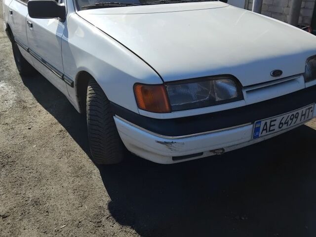 Белый Форд Скорпио, объемом двигателя 2 л и пробегом 220 тыс. км за 1264 $, фото 1 на Automoto.ua