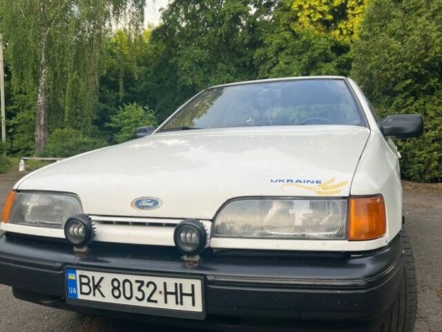 Белый Форд Скорпио, объемом двигателя 2 л и пробегом 400 тыс. км за 900 $, фото 1 на Automoto.ua