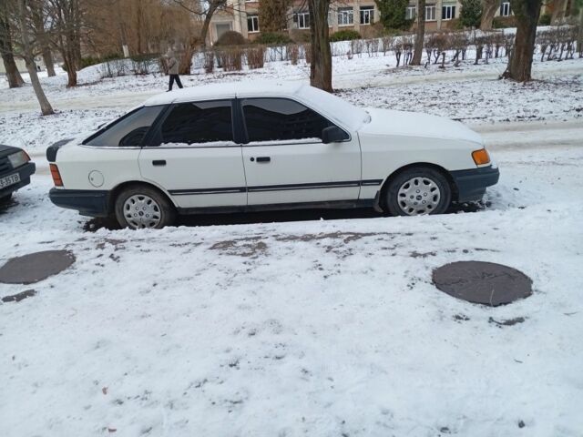 Белый Форд Скорпио, объемом двигателя 0 л и пробегом 240 тыс. км за 790 $, фото 1 на Automoto.ua