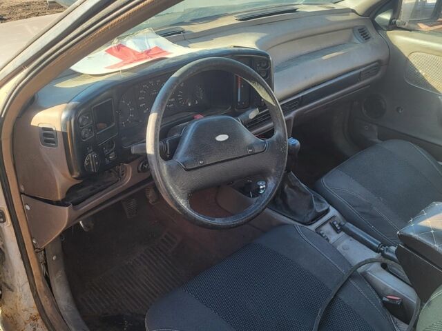 Білий Форд Скорпіо, об'ємом двигуна 1.8 л та пробігом 300 тис. км за 500 $, фото 1 на Automoto.ua