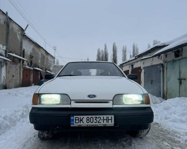 Білий Форд Скорпіо, об'ємом двигуна 2 л та пробігом 420 тис. км за 950 $, фото 1 на Automoto.ua