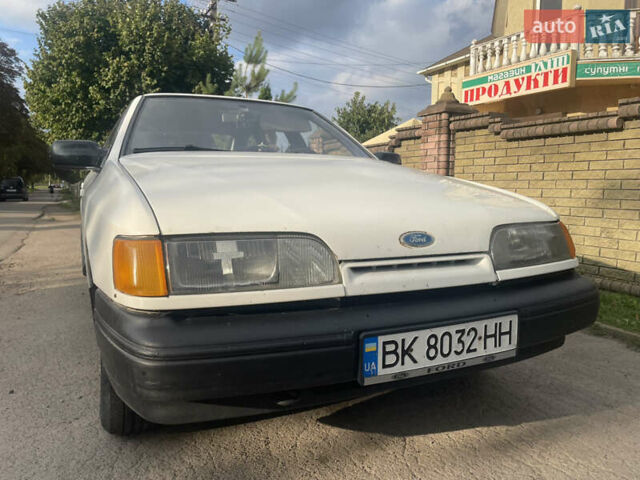 Білий Форд Скорпіо, об'ємом двигуна 2 л та пробігом 400 тис. км за 900 $, фото 1 на Automoto.ua