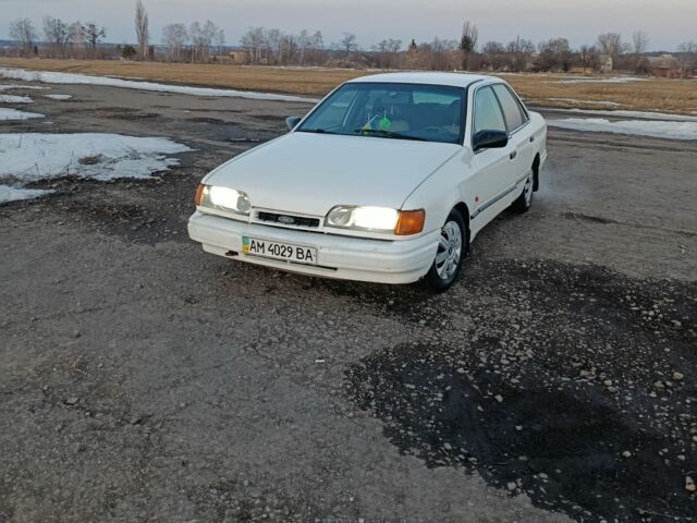 Белый Форд Скорпио, объемом двигателя 2 л и пробегом 351 тыс. км за 1300 $, фото 1 на Automoto.ua