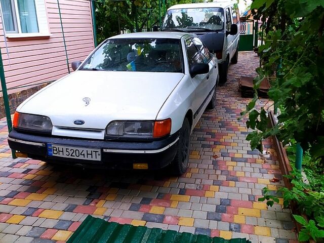 Белый Форд Скорпио, объемом двигателя 2 л и пробегом 135 тыс. км за 2000 $, фото 1 на Automoto.ua