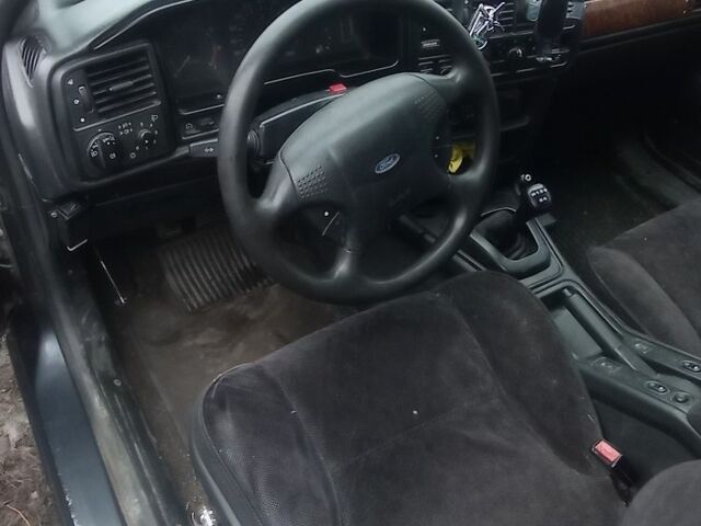 Черный Форд Скорпио, объемом двигателя 2.9 л и пробегом 200 тыс. км за 837 $, фото 1 на Automoto.ua