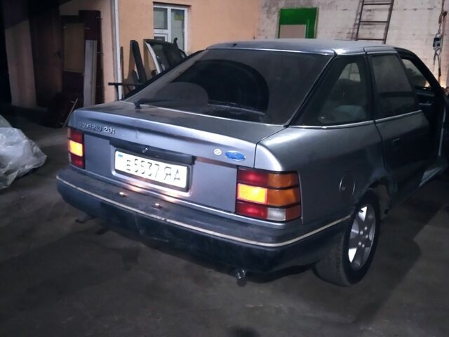 Серый Форд Скорпио, объемом двигателя 2 л и пробегом 235 тыс. км за 593 $, фото 1 на Automoto.ua