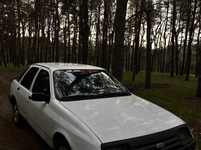 Белый Форд Сиерра, объемом двигателя 2 л и пробегом 440 тыс. км за 1071 $, фото 1 на Automoto.ua