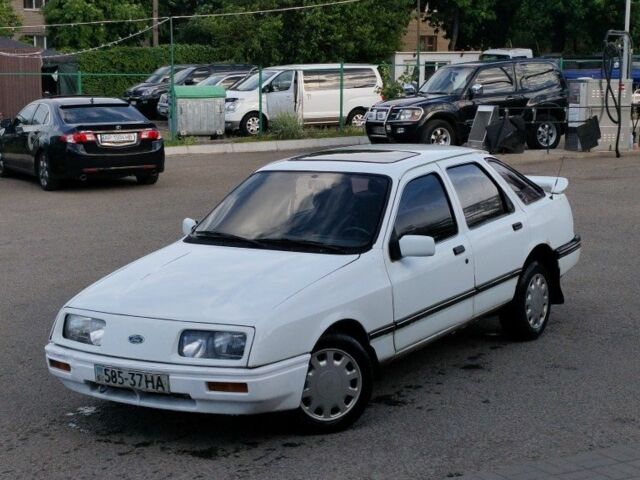 Белый Форд Сиерра, объемом двигателя 2 л и пробегом 88 тыс. км за 851 $, фото 1 на Automoto.ua
