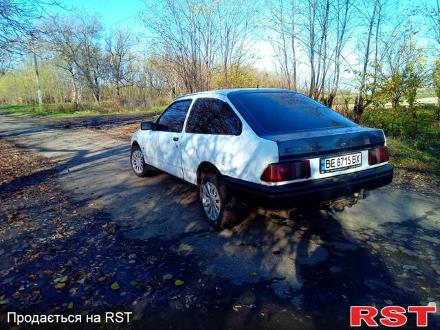 Білий Форд Сієрра, об'ємом двигуна 2 л та пробігом 112 тис. км за 600 $, фото 1 на Automoto.ua