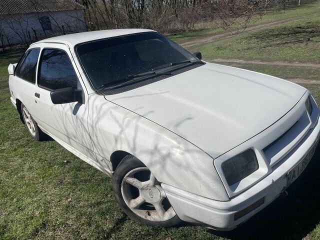 Белый Форд Сиерра, объемом двигателя 1.6 л и пробегом 300 тыс. км за 1450 $, фото 1 на Automoto.ua