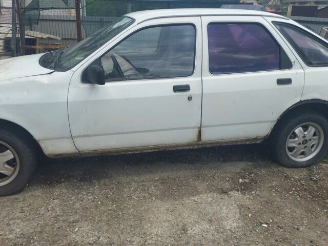 Белый Форд Сиерра, объемом двигателя 0 л и пробегом 375 тыс. км за 233 $, фото 1 на Automoto.ua