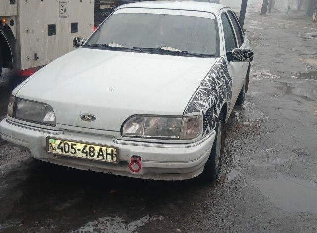 Белый Форд Сиерра, объемом двигателя 1.8 л и пробегом 2 тыс. км за 850 $, фото 1 на Automoto.ua