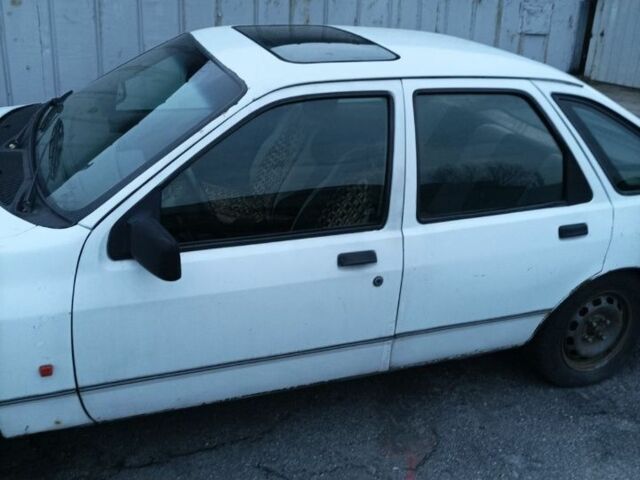 Белый Форд Сиерра, объемом двигателя 2 л и пробегом 299 тыс. км за 650 $, фото 1 на Automoto.ua