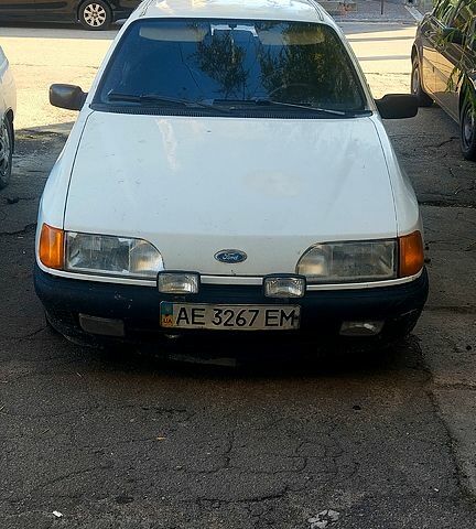 Белый Форд Сиерра, объемом двигателя 1.6 л и пробегом 0 тыс. км за 1000 $, фото 1 на Automoto.ua