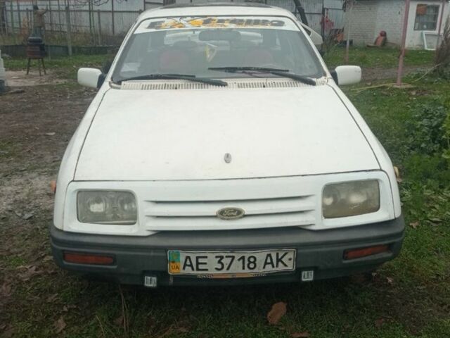Білий Форд Сієрра, об'ємом двигуна 1.6 л та пробігом 200 тис. км за 400 $, фото 1 на Automoto.ua