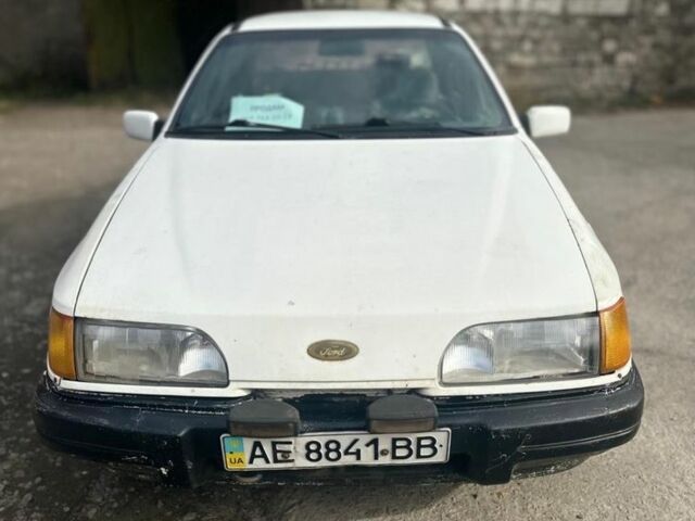 Белый Форд Сиерра, объемом двигателя 1.8 л и пробегом 240 тыс. км за 720 $, фото 1 на Automoto.ua