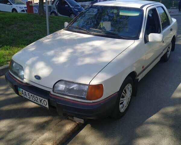 Белый Форд Сиерра, объемом двигателя 1.8 л и пробегом 320 тыс. км за 2000 $, фото 1 на Automoto.ua