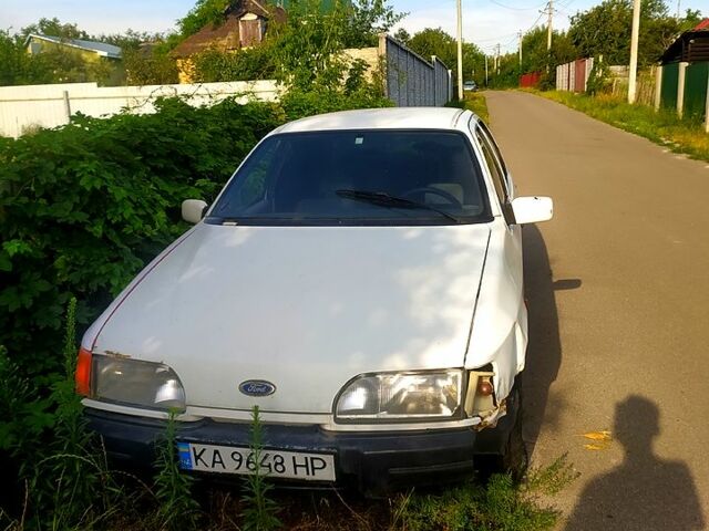 Белый Форд Сиерра, объемом двигателя 2 л и пробегом 350 тыс. км за 350 $, фото 1 на Automoto.ua