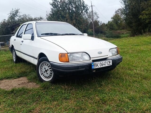 Белый Форд Сиерра, объемом двигателя 1.8 л и пробегом 330 тыс. км за 900 $, фото 1 на Automoto.ua