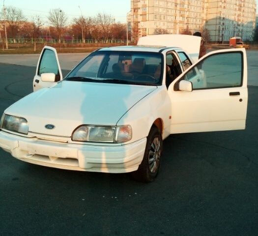 Белый Форд Сиерра, объемом двигателя 2 л и пробегом 1 тыс. км за 2000 $, фото 1 на Automoto.ua