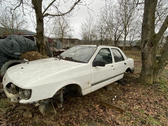 Белый Форд Сиерра, объемом двигателя 1.8 л и пробегом 320 тыс. км за 237 $, фото 1 на Automoto.ua
